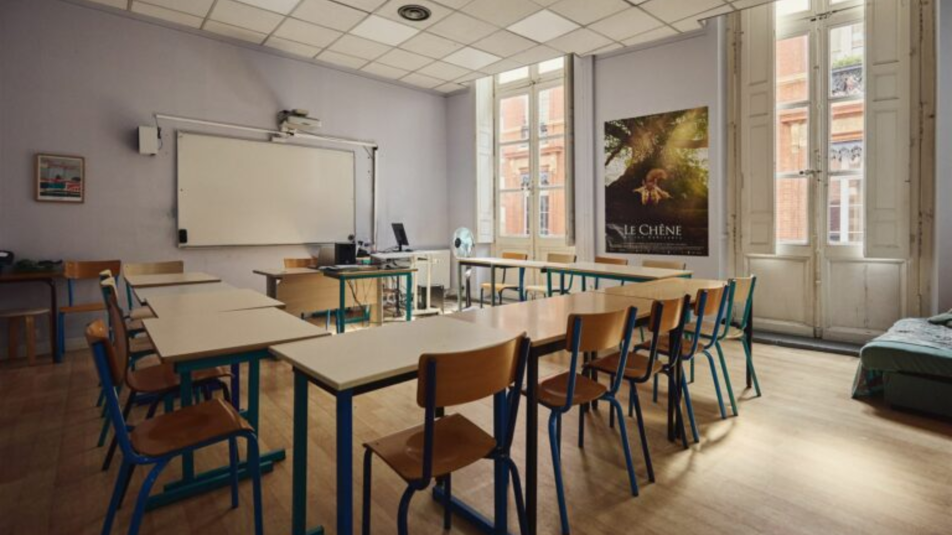 Langue Onze 校門外觀