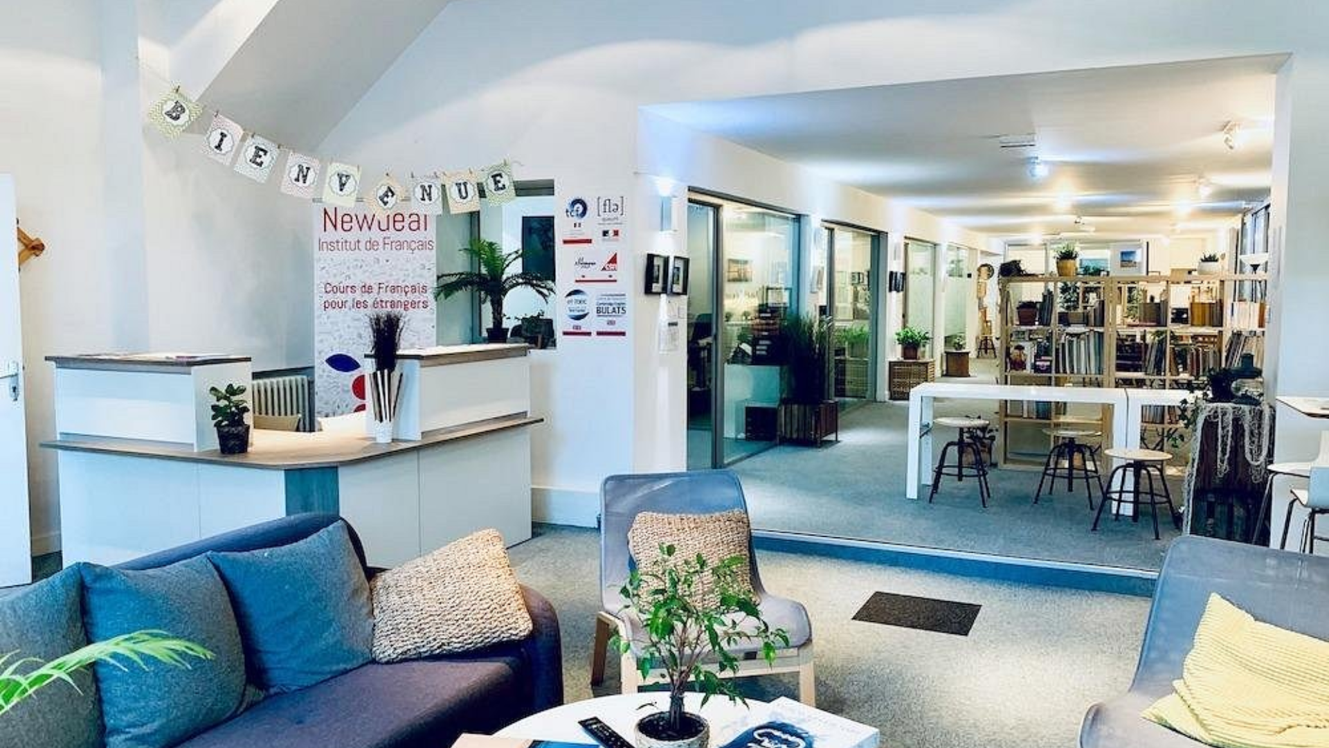 Newdeal 校園門面